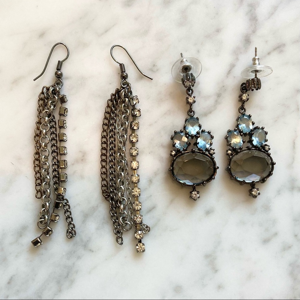 Set of 2 fun BCBG earrings!